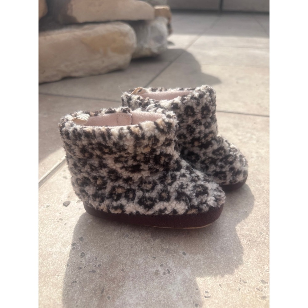 Leopard print faux fur boots Toddler Size 12-18 months